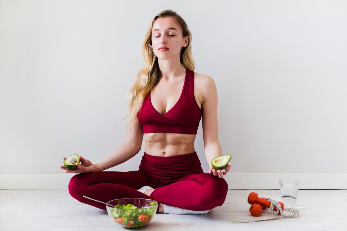 diet-concept-with-sport-woman-healthy-food_23-2148193232