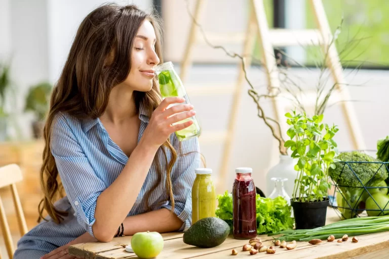 girlwithgreendrink-768x513