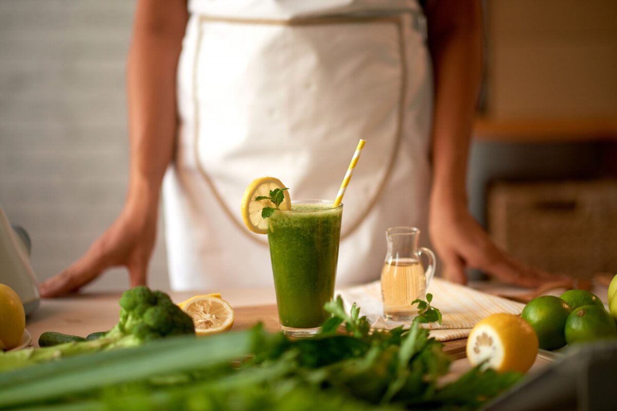 green-smoothie_1098-19886-1200x800.jpg