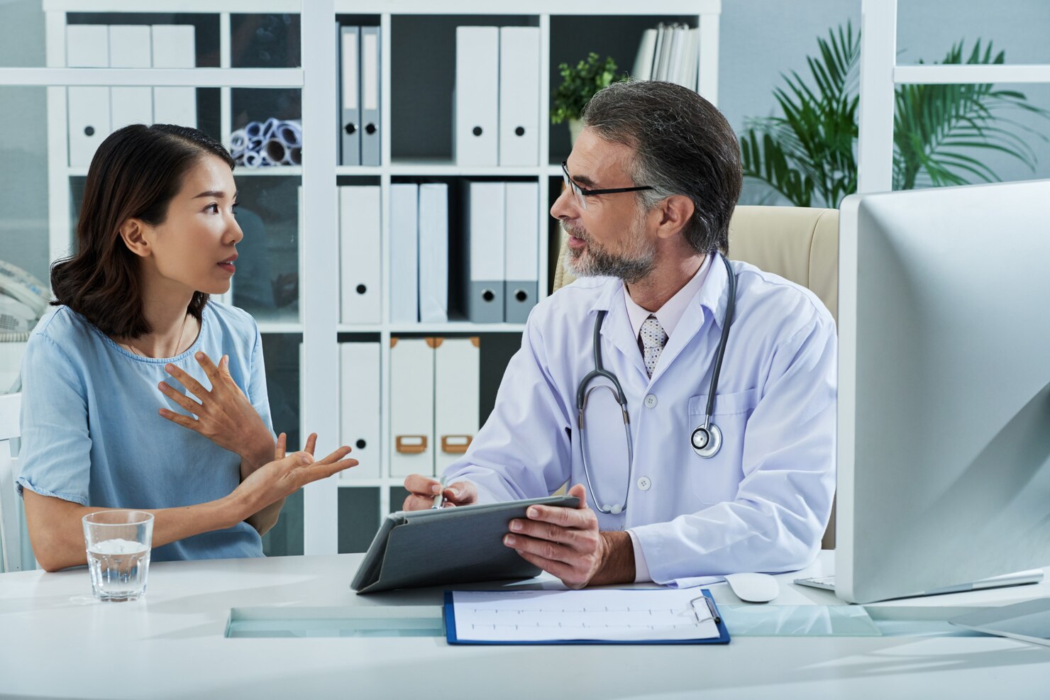 https://lumara.ae/wp-content/uploads/2026/08/patient-telling-doctor-about-symptoms-disease_1098-19324.jpg