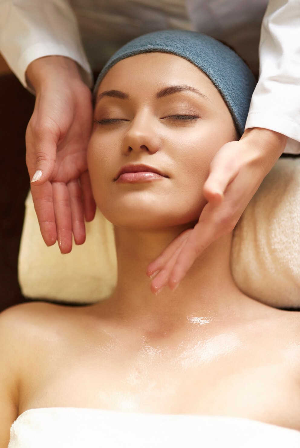 woman-relaxing-spa_329181-13188.jpg